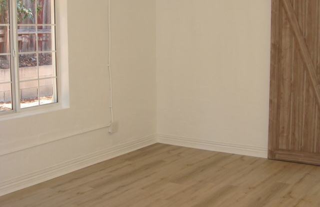 6935 1/2 Hoffman Avenue Gallery 3