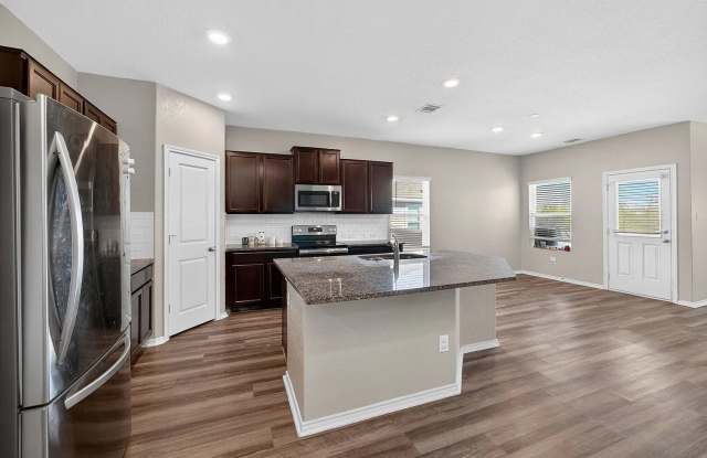 Room in 7 Bedroom Home in New Braunfels Gallery 3