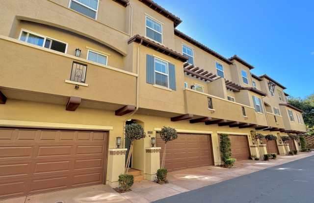Great 3B/2.5BA Townhome in San Marcos! - 2255 Indus Way, San Marcos, CA 92078