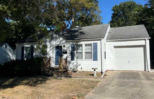 2 Bedroom, 1 Bathroom- $1,000 a Month - 1322 West 29th Terrace South, Independence, MO 64052