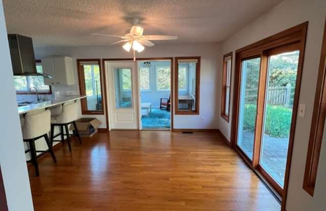 1279 Stoney Creek West Gallery 4