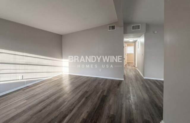 1206 East Camellia Drive Gallery 4