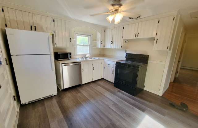 Beautiful 2-Bedroom Single Family House for Rent in South Hadley! Gallery 3