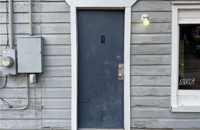 806 Henderson Street Gallery 2