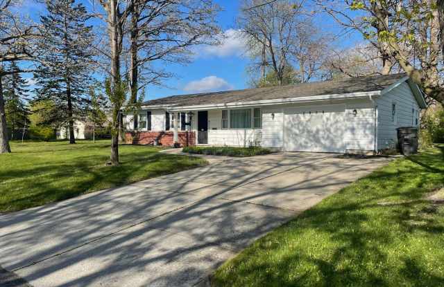 Well-maintained Ranch home with large yard, NO YARDWORK. Gallery 1
