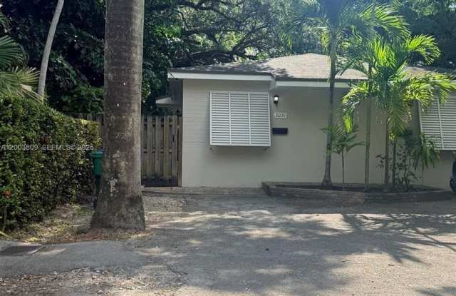 3031 W Center St photos photos