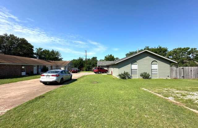 Single story 2 Bedroom 1 Bath Duplex Home for rent in a quiet neighborhood in Georgetown, Texas photos photos