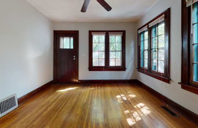 4-Bed, 2-Bath House - 1015 27th Avenue Southeast, Minneapolis, MN 55414