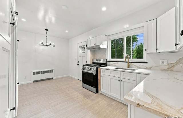 84 Middle Neck Road Gallery 4