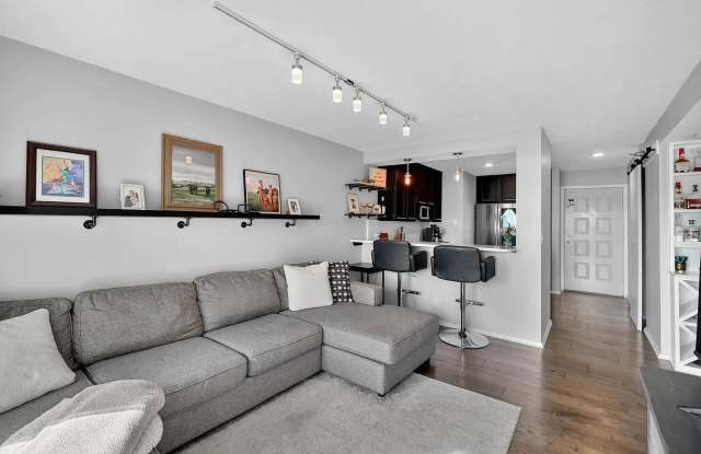 300 Walnut Street Gallery 4