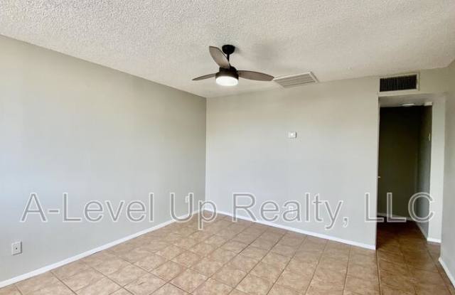 5752 East 28th Street - B Gallery 4