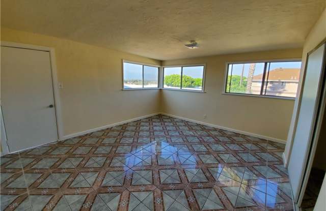 2414 Del Mar Gallery 4
