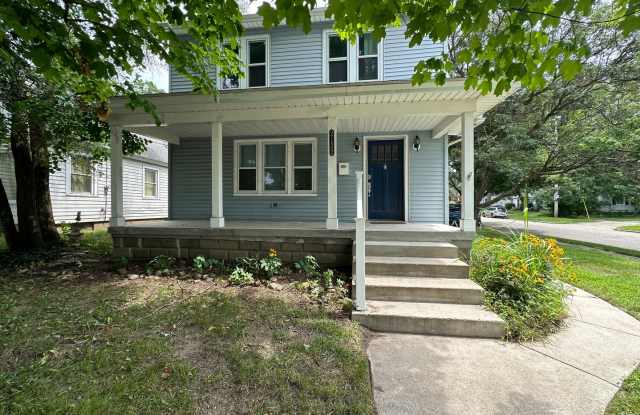 Adorable Three Bedroom Home with Central Air! photos photos