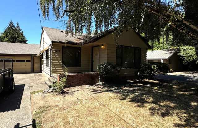 3 Bed • 1 Bath Home + Bonus Room in Northeast Salem photos photos
