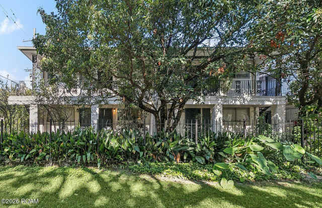 1921 Prytania Street Gallery 1