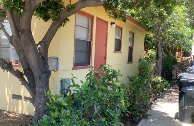 2628 Juan St. Gallery 3