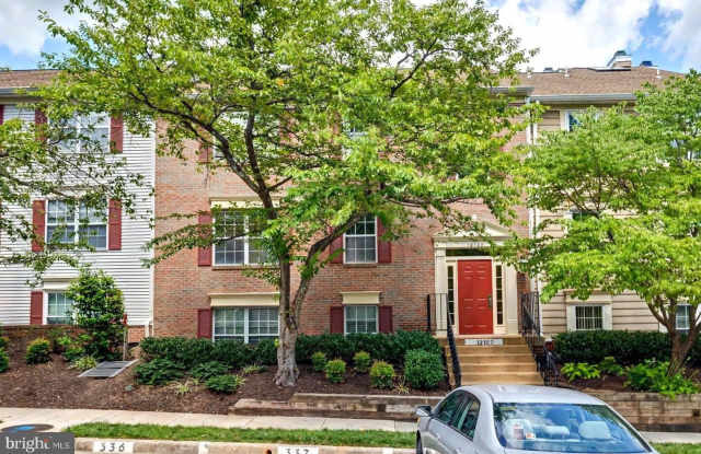 12102 GREEN LEAF CT #201 Gallery 1