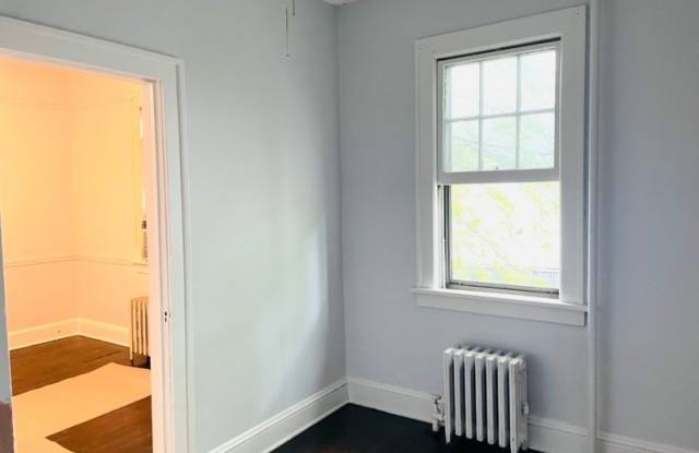 241 W Scott Ave Gallery 3