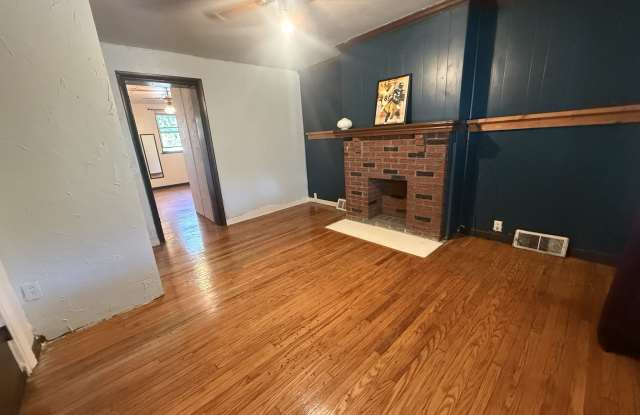 1128 Greenfield Avenue Gallery 2