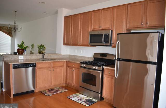 15636 JOHN DISKIN CIRCLE Gallery 2