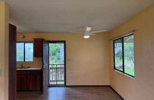 Conveniently Located 3BR/2BA Home in Hilo Gallery 4