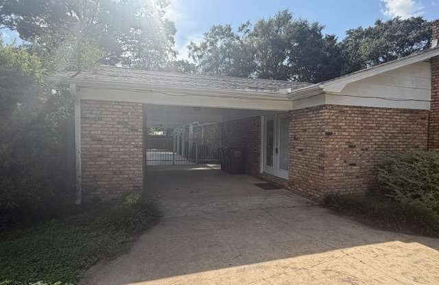 202 Adams Drive Gallery 3