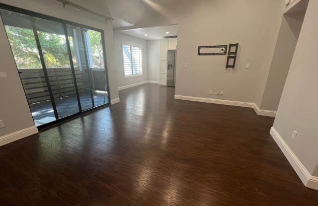 Coming Soon!!! Gorgeous Remodeled 2 Bedroom is a Must See! Gallery 3