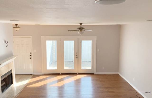 538 Wilcrest Dr - ***Ask about our No Cash Security Deposit Option*** Gallery 4