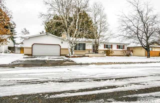 552 Tyson Avenue photos photos