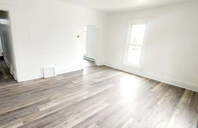 Wayne St W Duplex (931 and 931 1/2) Gallery 3