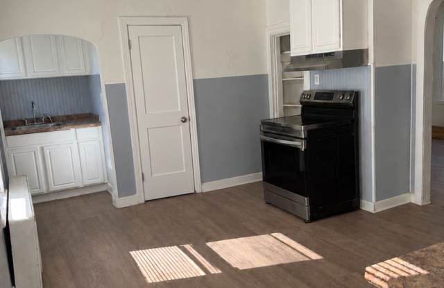 3 Bed/1 Bath in Downtown Warren Gallery 2