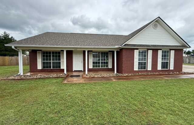 Nice 3 Bed 2 Bath House. Yard Care Included. Gas Heat & Hot Water photos photos Nice 3 Bed 2 Bath House. Yard Care Included. Gas Heat & Hot Water photos photos