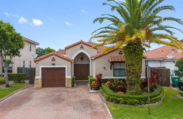 9943 NW 10th St - 9943 Northwest 10th Street, Fountainebleau, FL 33172