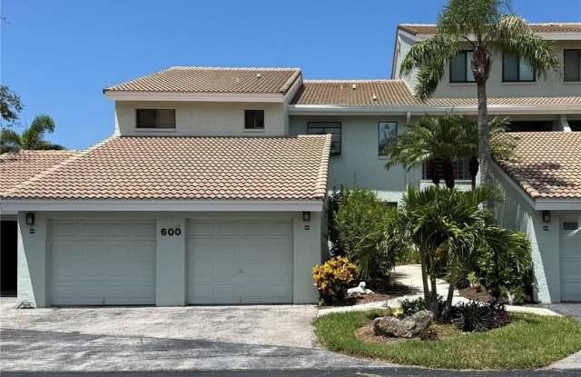 600 CARRIAGE HOUSE LANE photos photos
