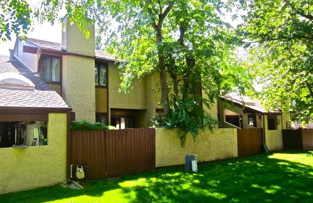 Pre-Lease 4 Bedroom 3.5 Bath Townhouse. photos photos