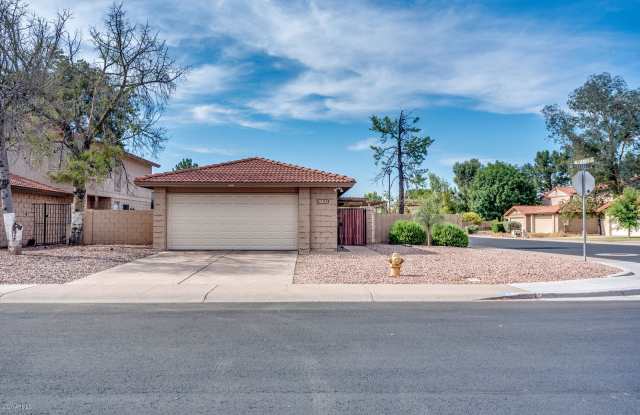 2702 W ESTRELLA Drive Gallery 2