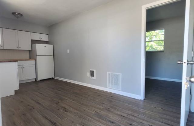 ** UNDER NEW MANAGEMENT ** 1 Bedroom / 1 Bath Apartment photos photos