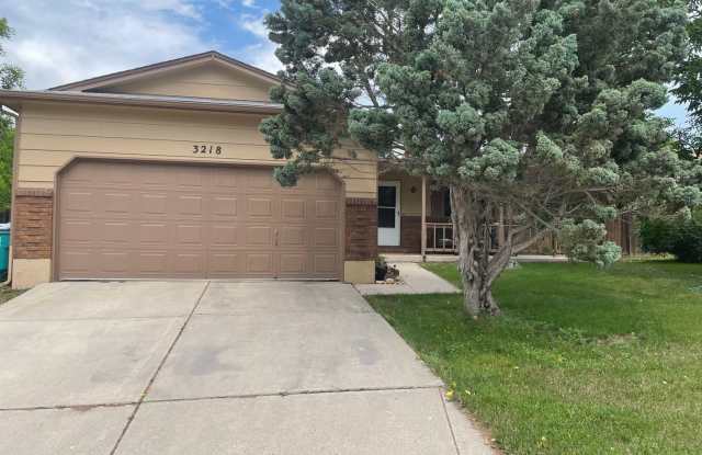 Central Location! 4 Bed 2 Bath House in Fort Collins photos photos