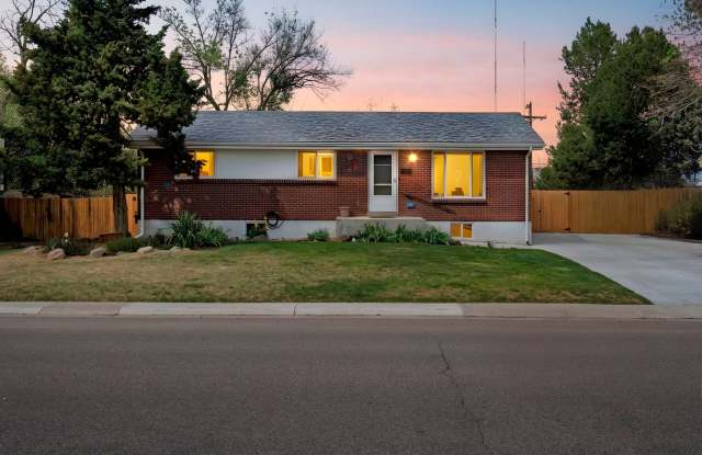Spacious 5-Bedroom Ranch Backing to the High Line Canal in Littleton photos photos