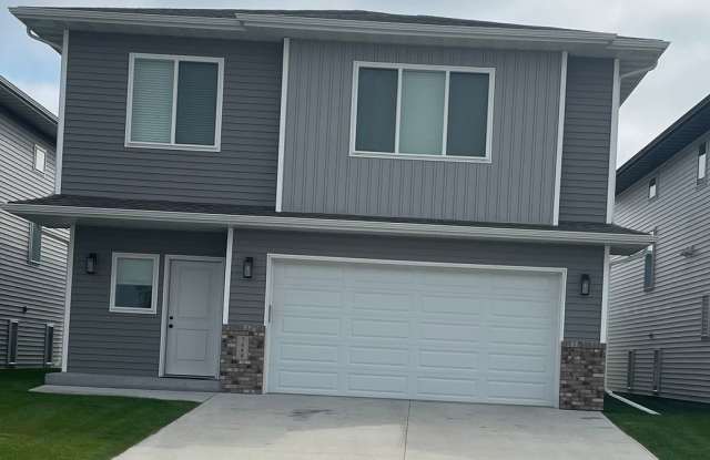4-bedroom, 3-bathroom South Fargo Single-Family Home w/ 2 Stall Garage photos photos 4-bedroom, 3-bathroom South Fargo Single-Family Home w/ 2 Stall Garage photos photos