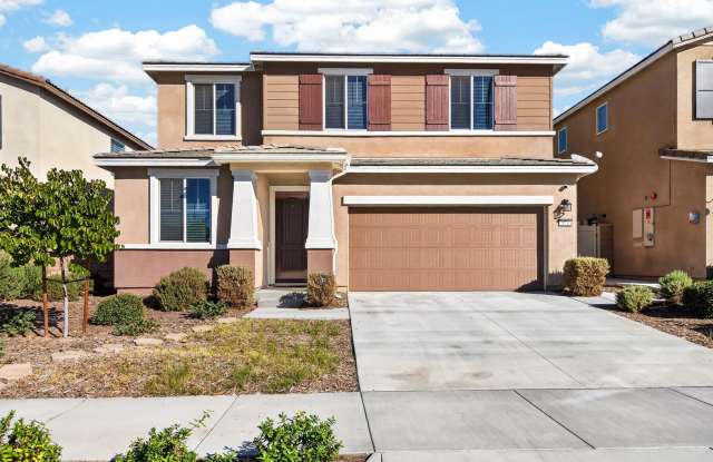 Newer 4-Bedroom 3-Bathroom Two-Story with a Loft! Gallery 1