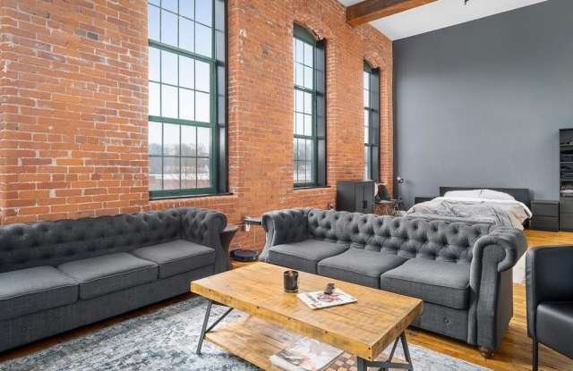 589 Atwells Avenue Gallery 2