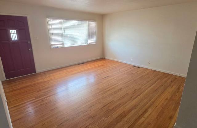 MOVE IN SPECIAL 1/2 OFF FIRST FULL MONTHS RENT.  ALL PROSPECTIVE TENANTS MUST SUBMIT A $58 NON-REFUNDABLE APPLICATION FEE PER APPLICANT ONLINE AND BE PRE-QUALIFIED PRIOR TO ANY SHOWINGS Apply @ puebloarearentals.com Gallery 3