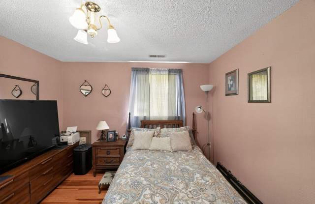 Charming 3BR House in Salisbury photos photos
