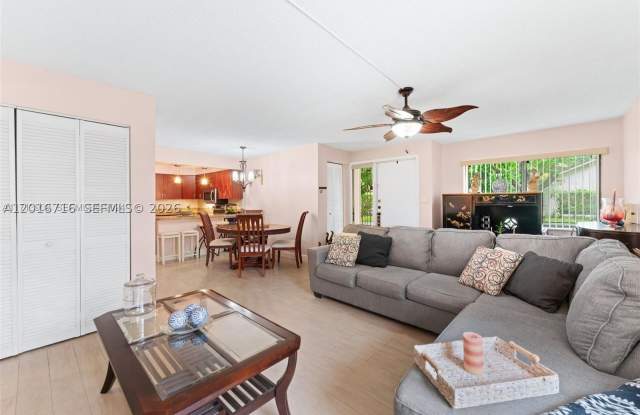 64 Wimbledon Lake Dr photos photos
