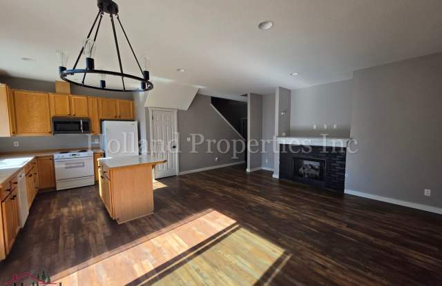 Stunning & Spacious 3-Bedroom Home in Beaverton – Vaulted Ceilings & A/C! NEW PRICE $2,295!! Gallery 3