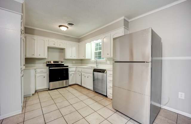 Freshly Updated 3 Bedroom House Gallery 4