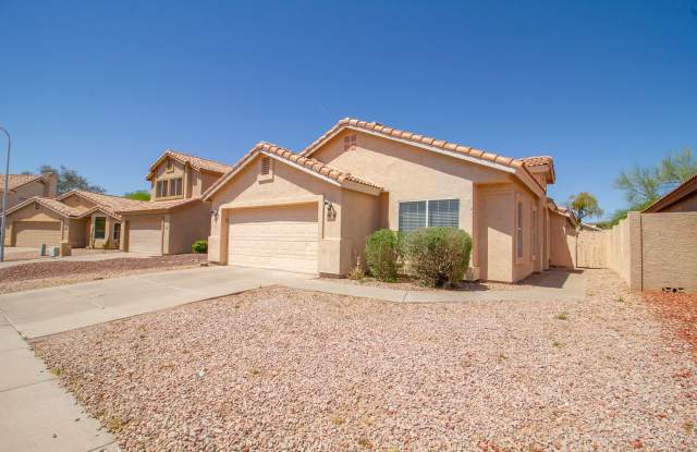 BEAUTIFUL BRIGHT 3BED ,2BATH HOME LOCATED NEAR CHANDLER BLVD  44TH ST - 15230 South 42nd Street, Phoenix, AZ 85044