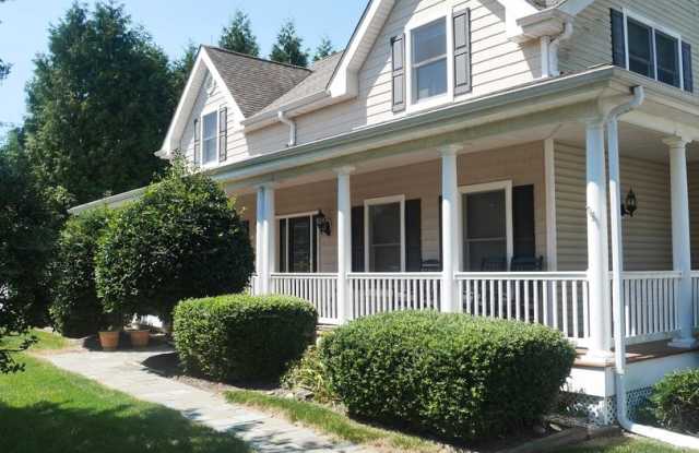 Elegant Coastal Home with Spacious Layout Near Lewes Beach Gallery 3