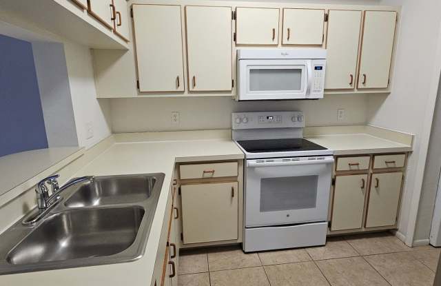 Bright and spacious 2-bedroom condo located in Summerlin Trace. photos photos